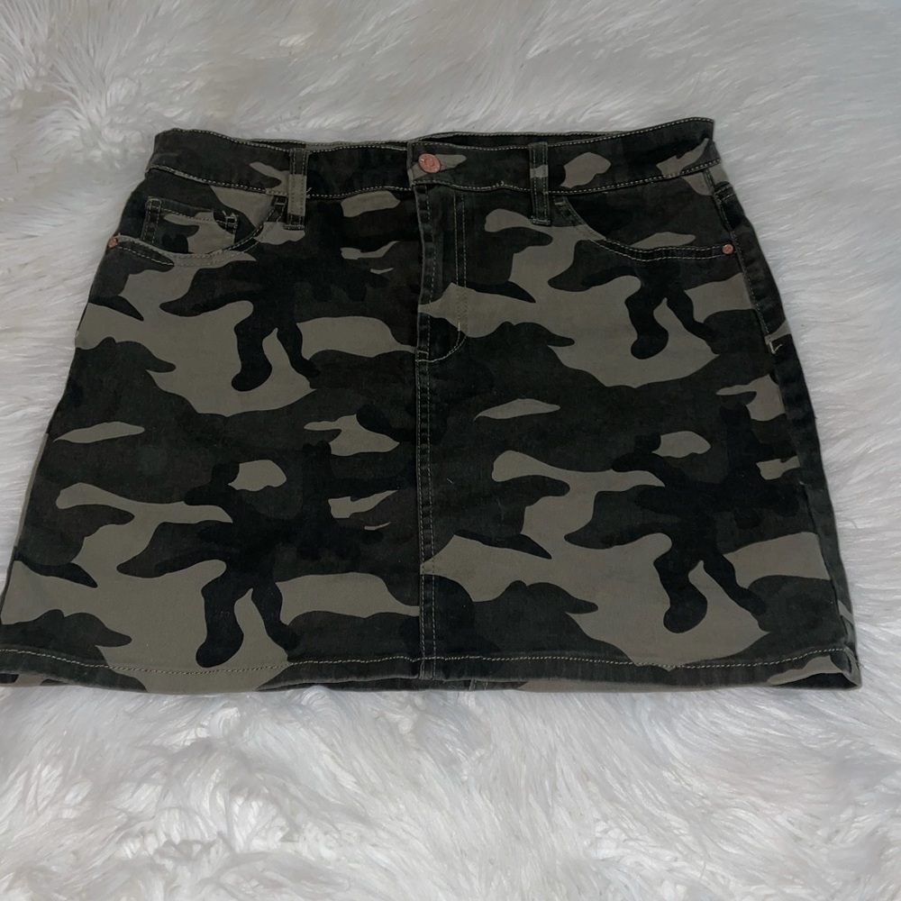 camo mini skirt 💚